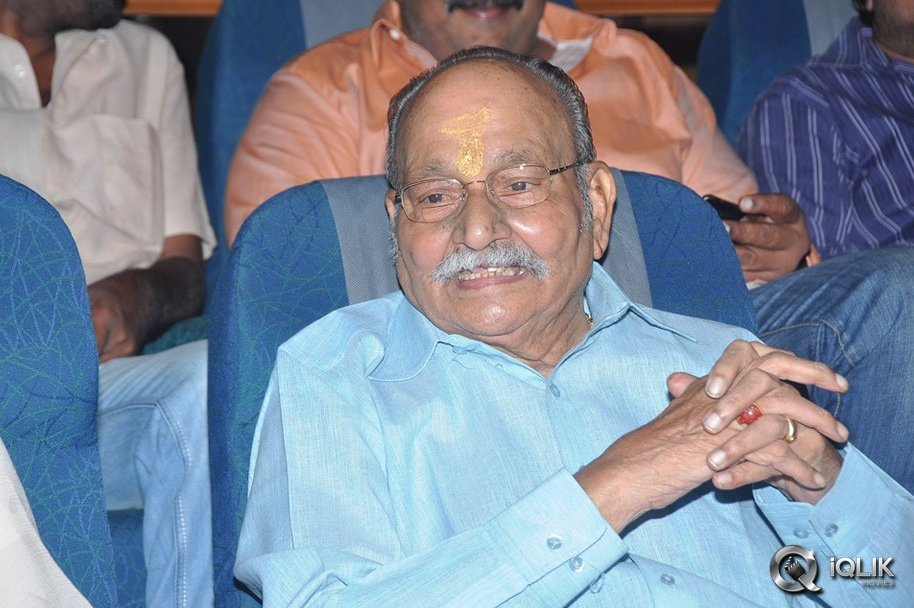 Chiranjeevi-at-Sachin-Tendulkar-Kadu-Premiere-Show